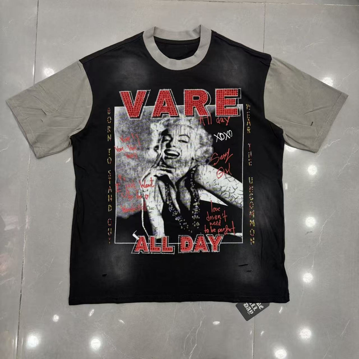 VARE ALL DAY Portrait Graphic Contrast-Sleeve T-Shirt