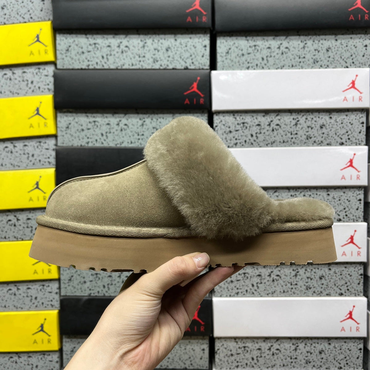 UGG Tazz Platform Snow Boot in Chestnut