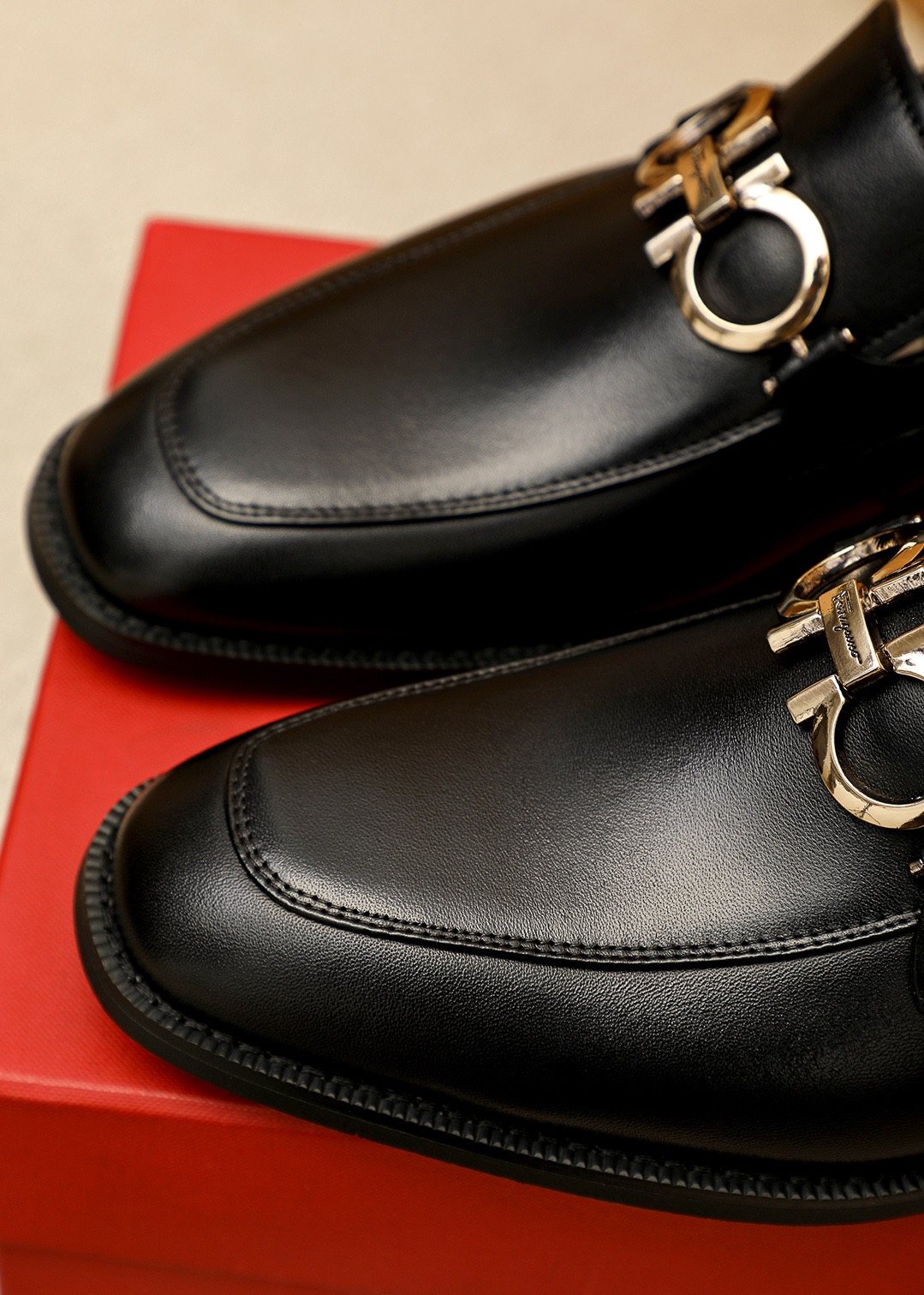 Ferragamo Men's Black Hardware Loafers - Rounded Toe